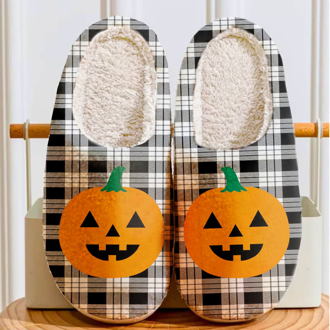 Clan MacFarlane Black & White Tartan Halloween Pumpkin Slippers, Fluffy Spooky Slippers LC32 MacFarlane Black & White Tartan Tartan Halloween   