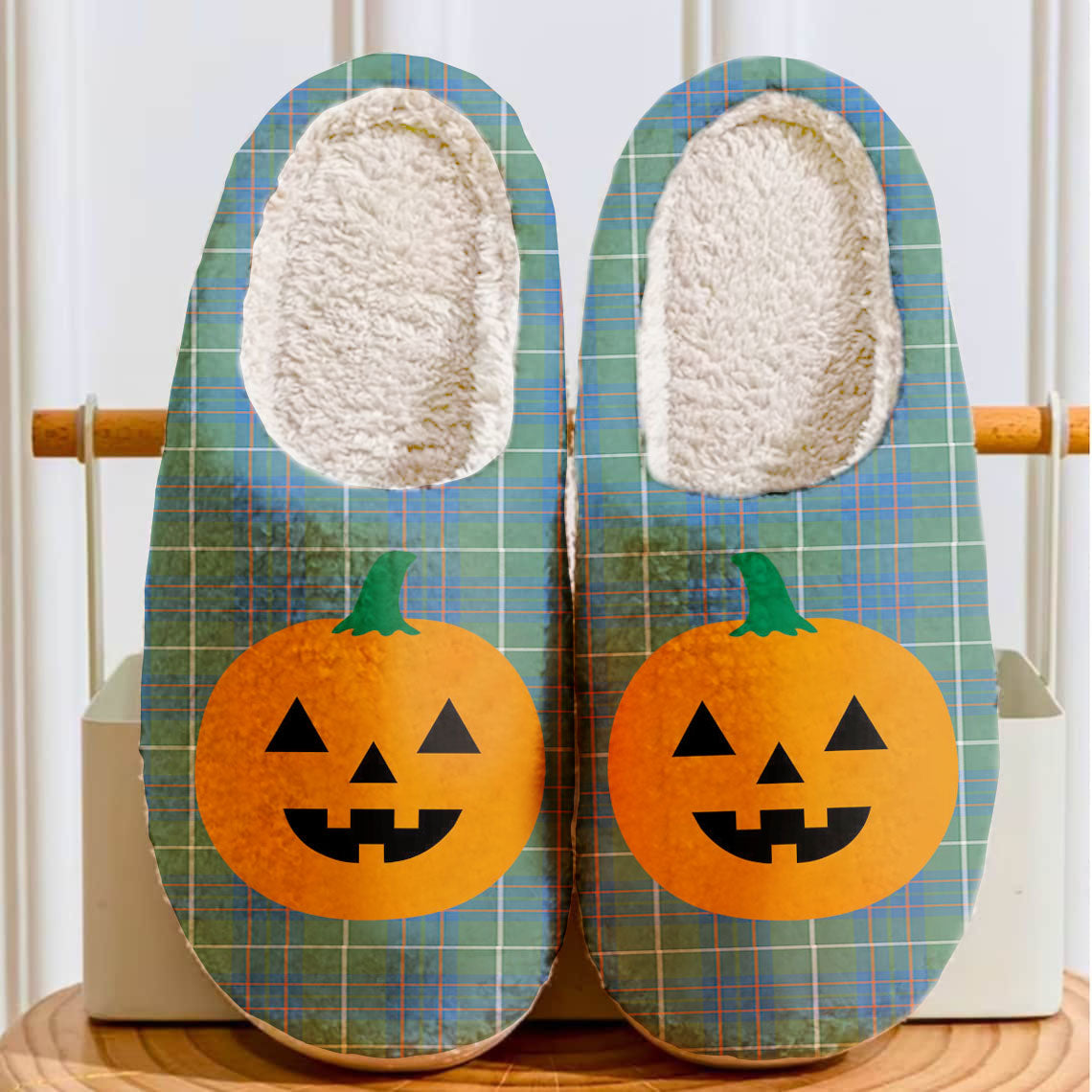Clan MacIntyre Hunting Ancient Tartan Halloween Pumpkin Slippers, Fluffy Spooky Slippers BC41 MacIntyre Hunting Ancient Tartan Tartan Halloween   
